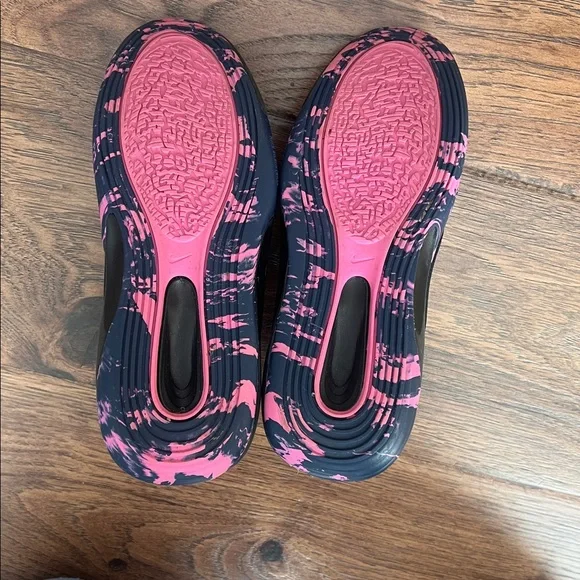 Nike Black and Pink Sneakers - Picture 4 of 6